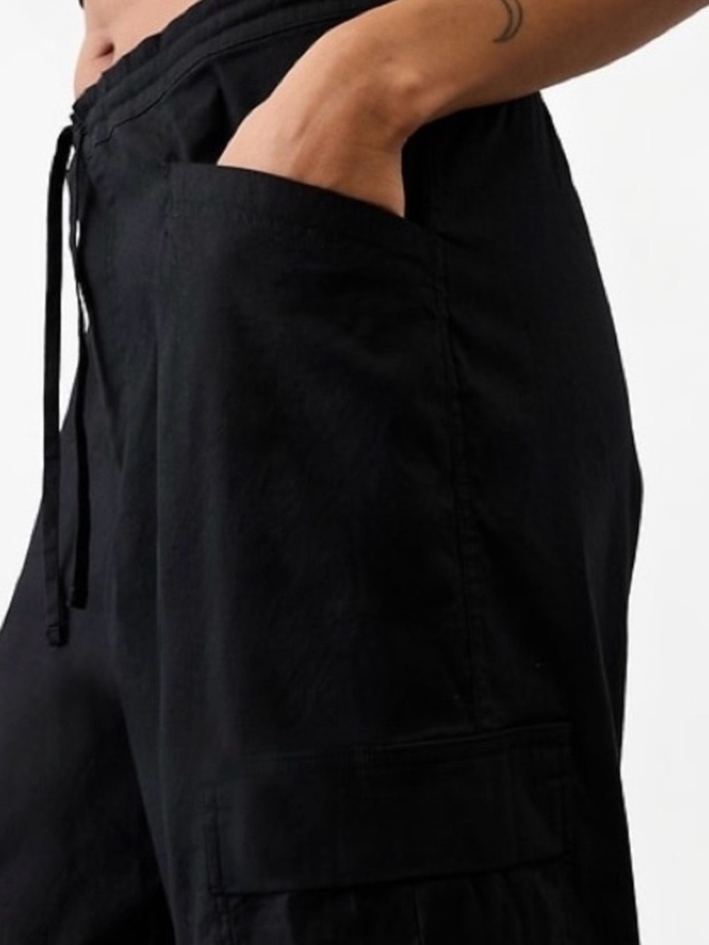 Athleta New Paradise Straight Leg Cargo
Pants Linen Blend In black Size M
NWT - Picture 4 of 16